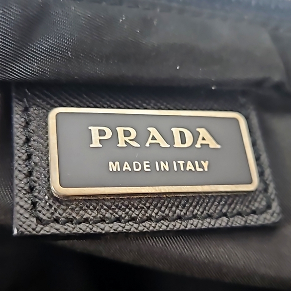 Authentic Prada Crossbody Bag Unisex - Picture 6 of 16